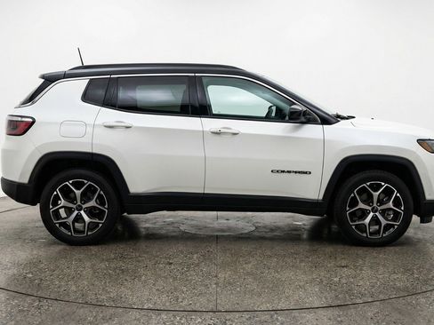 Used 2025 Jeep Compass Limited image 11