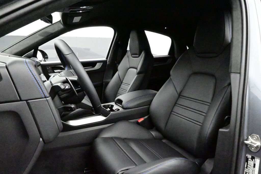Certified 2026 Porsche Cayenne Turbo GT AWD/4WD image 5