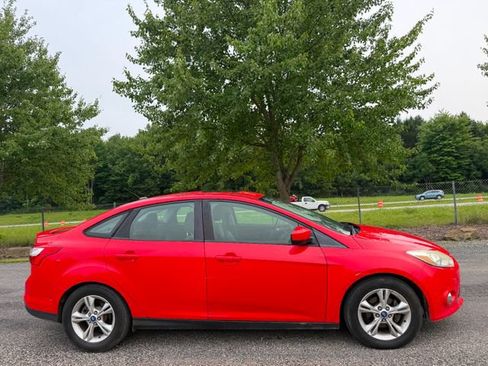 Used 2012 Ford Focus SE FWD image 5