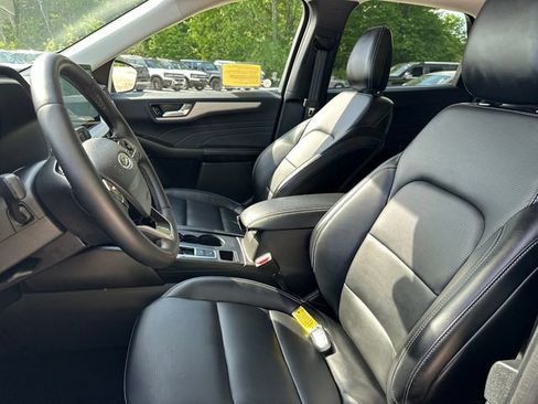 Certified 2025 Ford Escape Platinum AWD/4WD image 39
