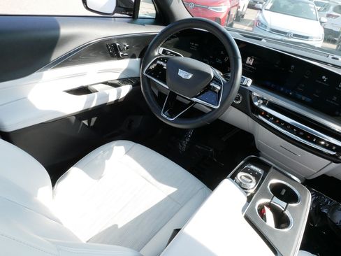 Used 2024 Cadillac Lyriq Sport RWD image 9