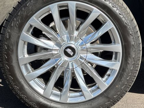 Used 2023 Cadillac Escalade ESV Premium Luxury image 42