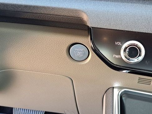 New 2026 Kia Carnival EX FWD image 11