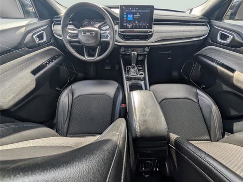 Used 2024 Jeep Compass Latitude image 25