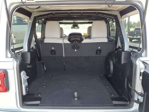 Used 2023 Jeep Wrangler Unlimited Sahara AWD/4WD image 12