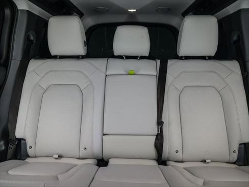 New 2025 Land Rover Defender 110 X-Dynamic SE AWD/4WD image 15