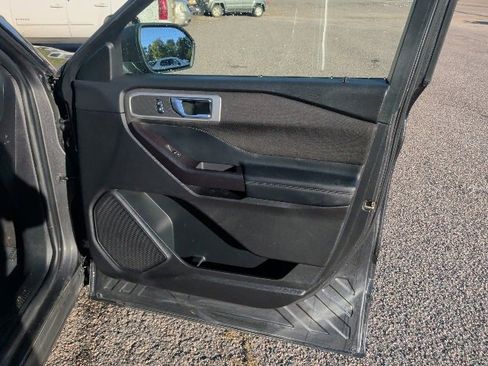 Used 2020 Ford Explorer XLT image 9