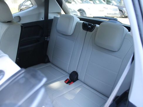 Used 2018 Volkswagen Tiguan SE FWD image 34