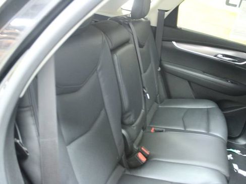 Used 2017 Cadillac XT5 Luxury w/ LPO, Sport Package FWD image 9