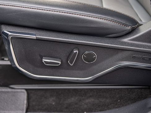 Used 2022 Ford F150 Lightning Lariat image 21