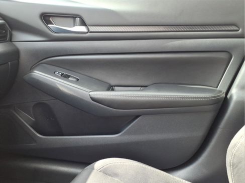 Used 2025 Nissan Altima 2.5 SV FWD image 25