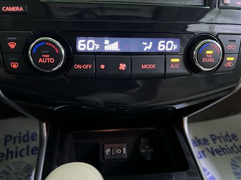 Used 2014 Nissan Altima 2.5 SV w/ Convenience Package FWD image 24