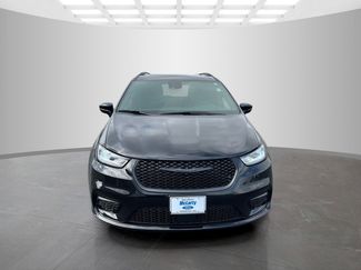 Used 2025 Chrysler Pacifica Limited video 2