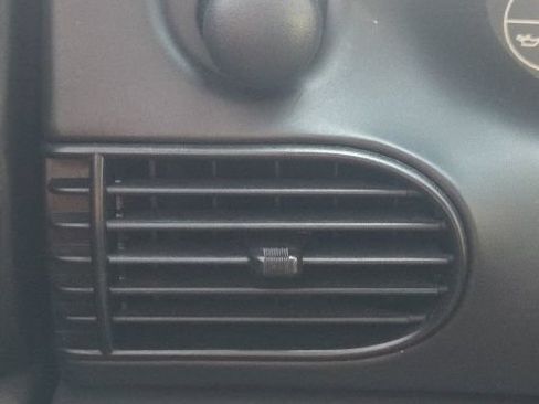 Used 2002 Buick Regal LS w/ LS Premium Pkg FWD image 23
