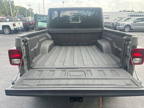 Used 2021 Jeep Gladiator Sport AWD/4WD image 26