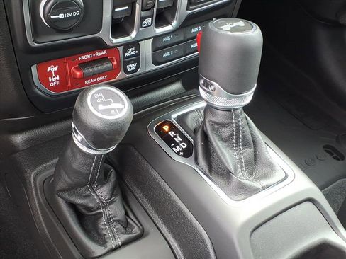 New 2026 Jeep Wrangler Unlimited Rubicon AWD/4WD image 32