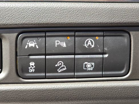 Used 2023 Chevrolet Suburban Z71 w/ Luxury Package AWD/4WD image 16