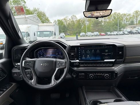 Used 2024 Chevrolet Silverado 2500 ZR2 w/ Technology Package AWD/4WD image 11