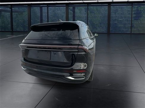 Used 2024 Lincoln Nautilus Reserve image 7