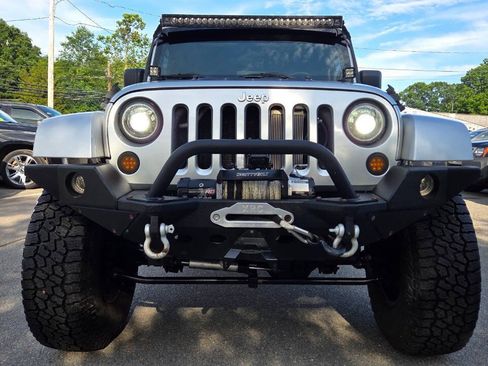 Used 2010 Jeep Wrangler Unlimited Sahara w/ Dual Top Group AWD/4WD image 4