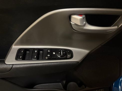 Used 2019 Kia Niro LX image 24