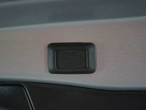 Used 2022 Toyota RAV4 XLE image 16