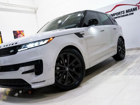 Used 2025 Land Rover Range Rover Sport Dynamic SE image 30