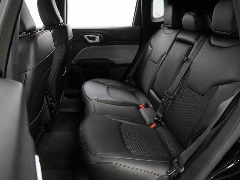 Certified 2025 Jeep Compass Latitude w/ Convenience Group image 18