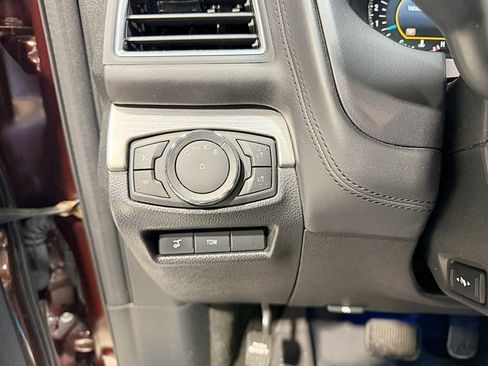 Used 2018 Ford Explorer Platinum image 14