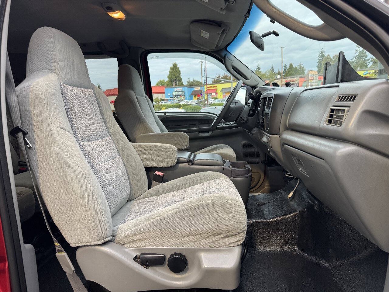 Used 2003 Ford Excursion XLT AWD/4WD image 16
