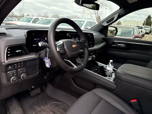 Used 2026 Chevrolet Suburban LT w/ Comfort Package AWD/4WD image 8