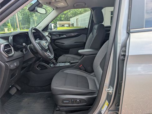 Used 2025 Chevrolet TrailBlazer LT w/ Convenience Package FWD image 12