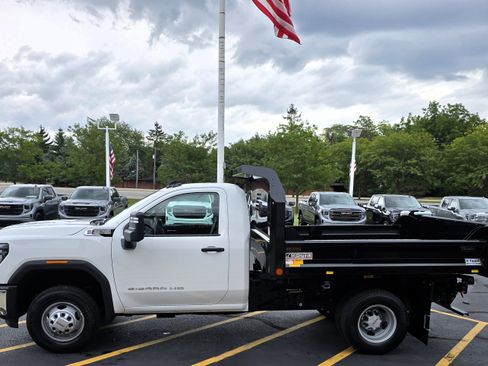 New 2025 GMC Sierra 3500 Pro w/ Convenience Package image 4