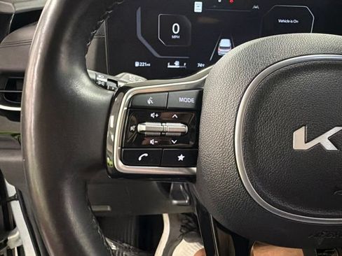 Used 2025 Kia Carnival SX Prestige FWD image 32