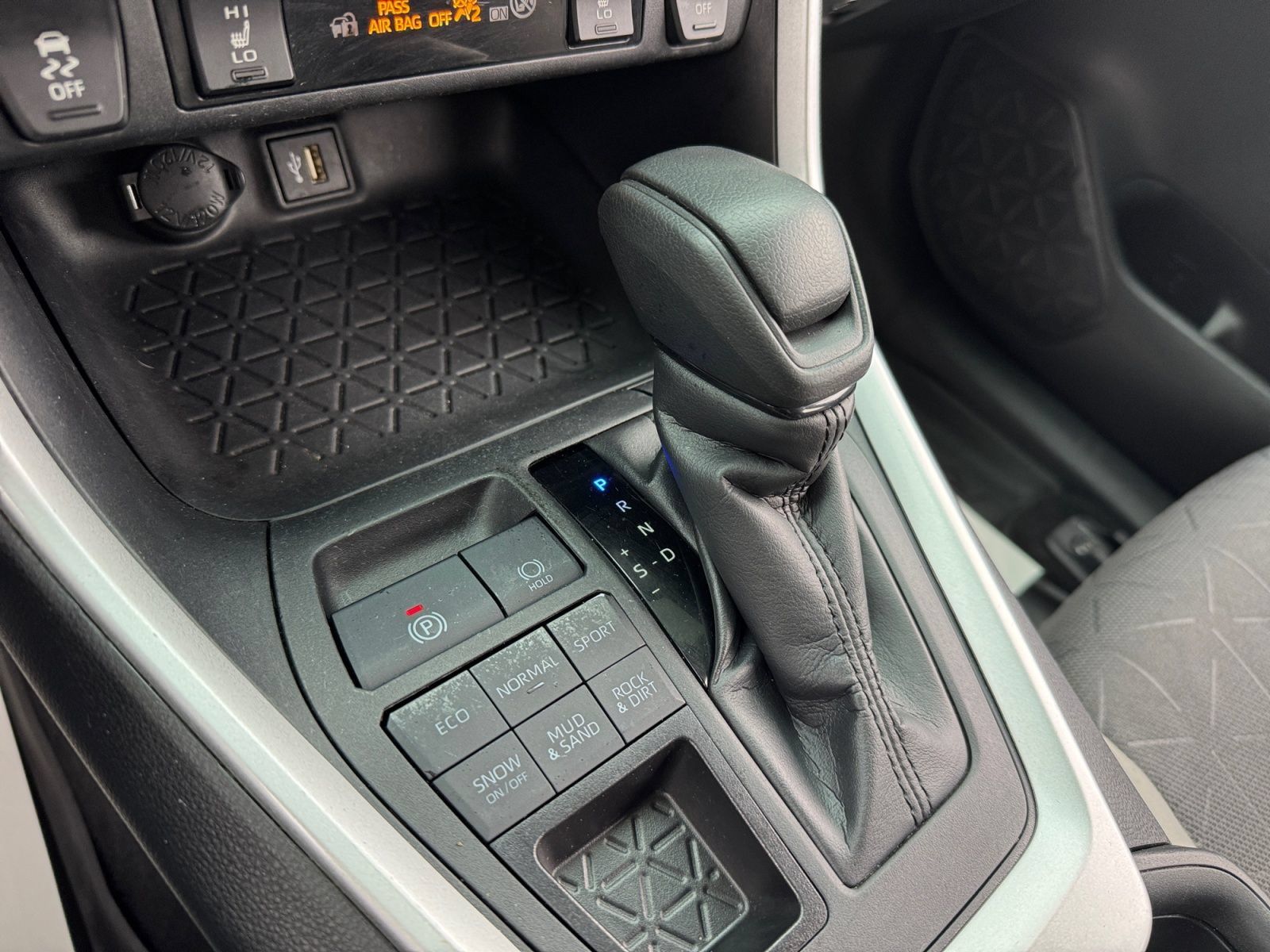 Used 2024 Toyota RAV4 XLE w/ Convenience Package AWD/4WD image 8