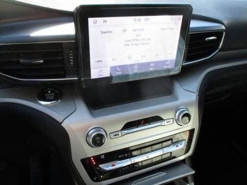 Used 2021 Ford Explorer XLT w/ Equipment Group 202A image 9