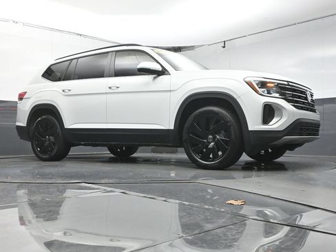 Used 2024 Volkswagen Atlas SE FWD image 41