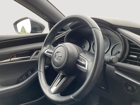 Used 2019 MAZDA MAZDA3 Hatchback w/ Preferred Package FWD image 6