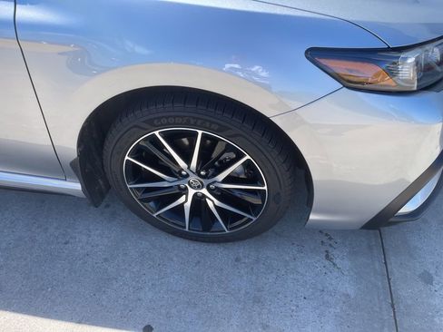 Used 2024 Toyota Camry SE image 3