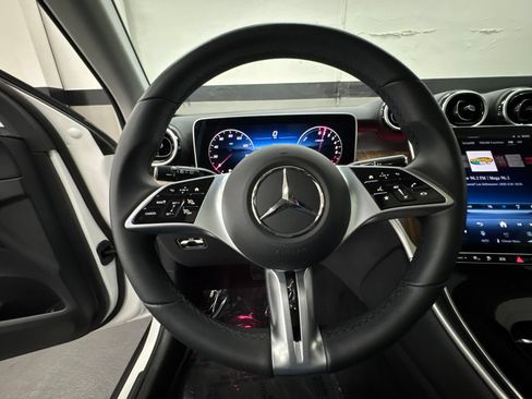 Used 2025 Mercedes-Benz GLC 350e 4MATIC image 29