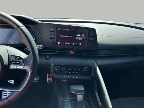 Used 2025 Hyundai Elantra Sport image 16