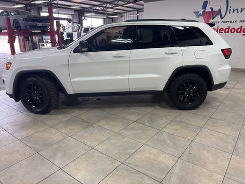 Used 2019 Jeep Grand Cherokee Limited AWD/4WD image 15