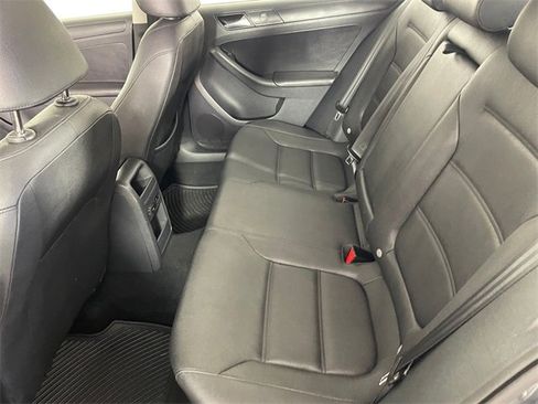 Used 2011 Volkswagen Jetta SE image 14