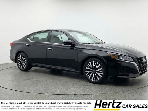 Used 2025 Nissan Altima 2.5 SV FWD image 1
