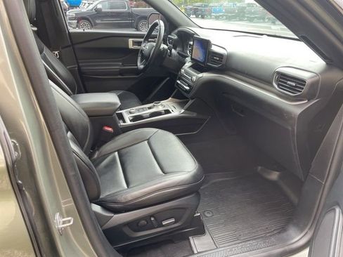 Used 2020 Ford Explorer XLT w/ Equipment Group 202A image 14
