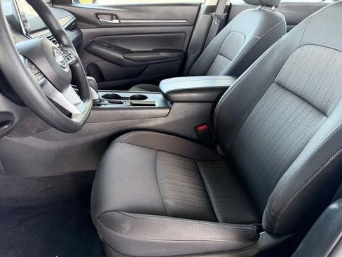 Used 2025 Nissan Altima 2.5 SV FWD image 13