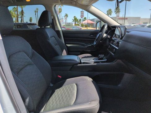 Used 2024 Nissan Pathfinder SV image 17