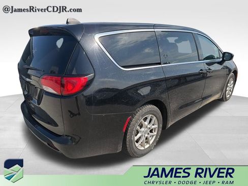 Used 2024 Chrysler Voyager LX image 6