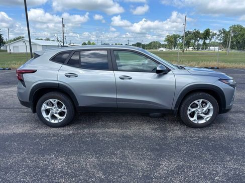 Used 2024 Chevrolet Trax LS w/ LS Convenience Package FWD image 15
