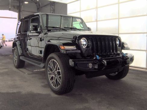 Used 2023 Jeep Wrangler Unlimited Sahara AWD/4WD image 3